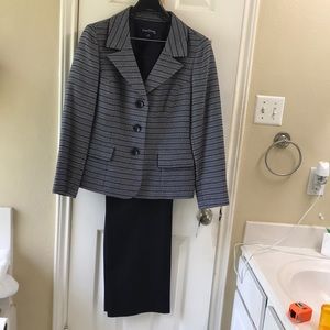 New! Beautiful suit from Evan Picone!
